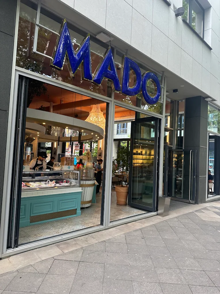 Eingang der Mado Filiale in Köln